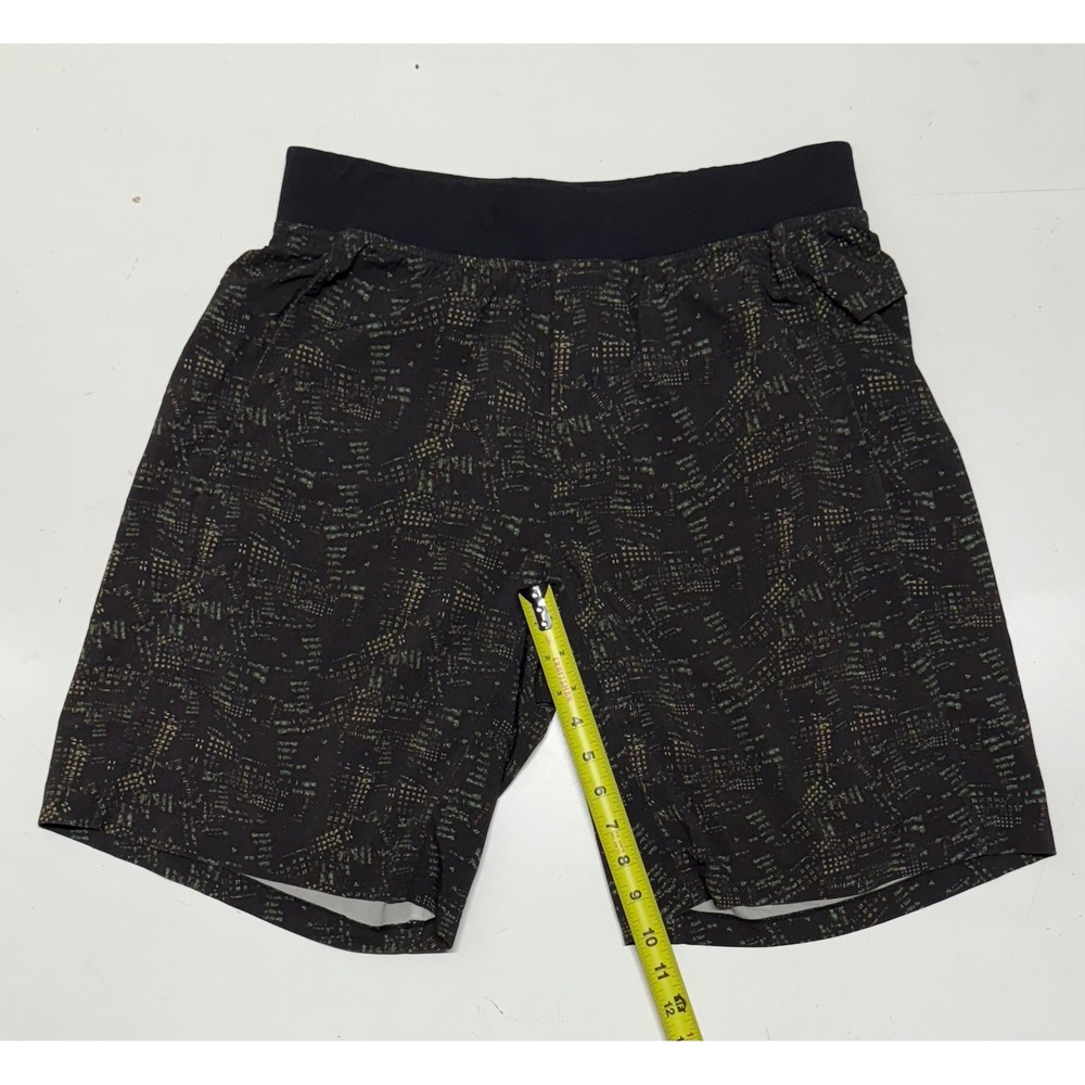 Lululemon Men's Large‎ Running Training Shorts Black Skyline Buildings